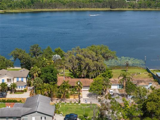 Exterior, Lake