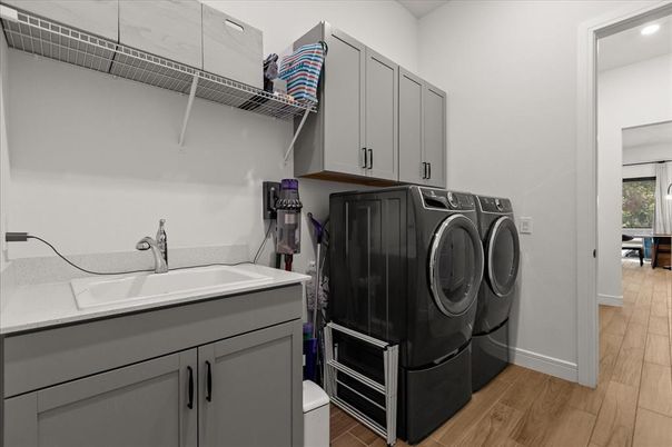 Interior, Recessed Lighting, Washer, Wood Texture Flooring