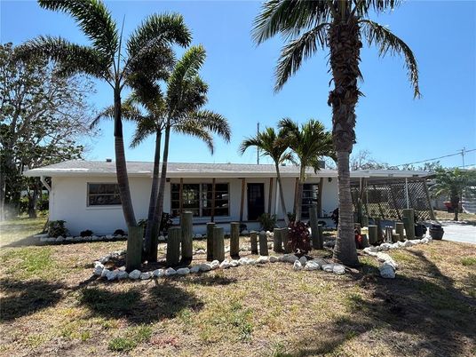 Backyard, Exterior, Facade, Ranch