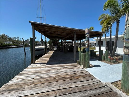 Exterior, Lake