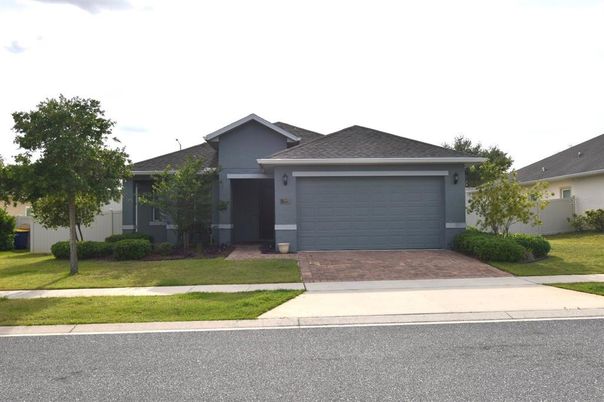 Attached, Exterior, Facade, American Craftsman