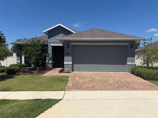 Attached, Exterior, Facade, American Craftsman