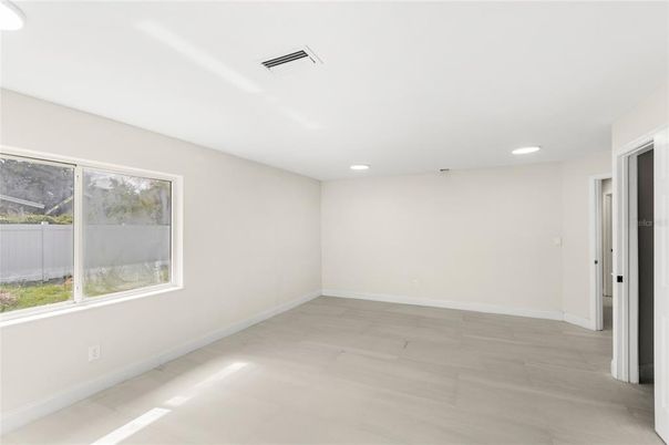 Empty room, Interior, Recessed Lighting