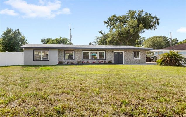 Backyard, Exterior, Facade, Ranch