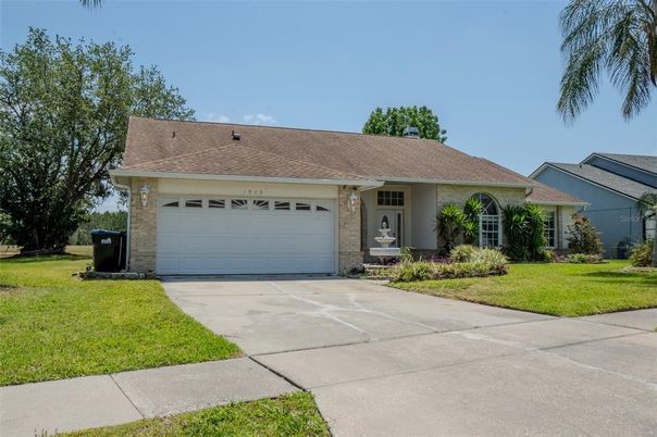 Attached, Exterior, Facade, Ranch