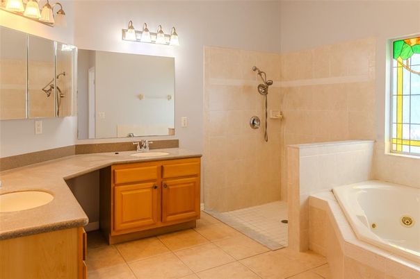 Bathroom, Dual Sink Vanities, Interior