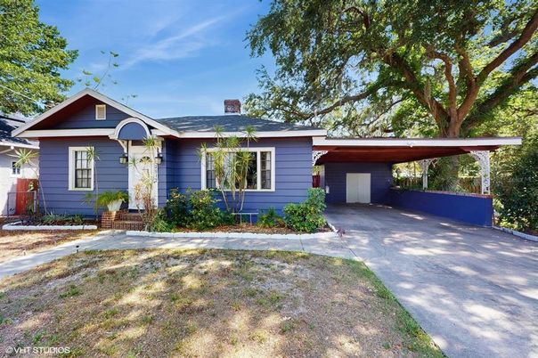 Exterior, Facade, Ranch
