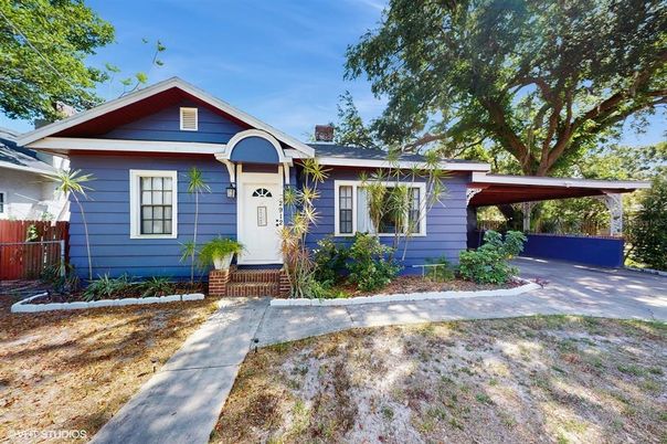Exterior, Facade, Ranch