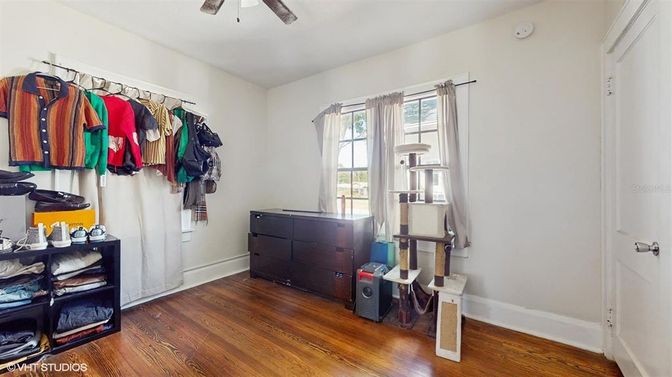 Interior, Walk-in Closets, Wood Texture Flooring
