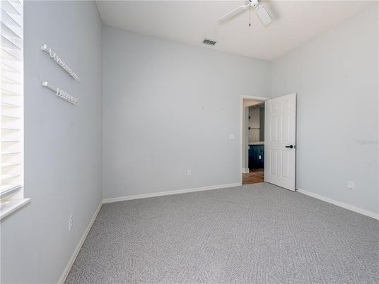 Empty room, Interior