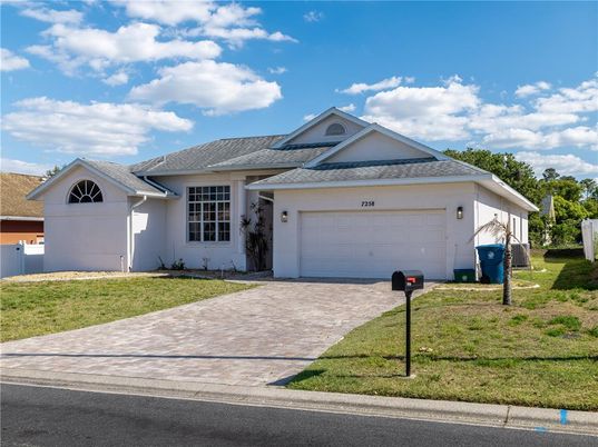 Attached, Exterior, Facade, Ranch