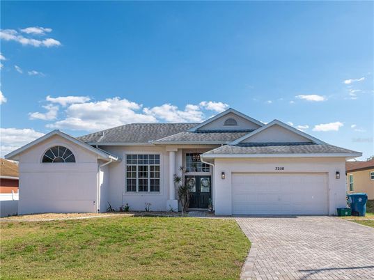 Attached, Exterior, Facade, Ranch