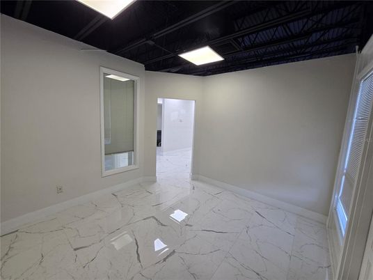 Empty room, Interior, Marble, Recessed Lighting