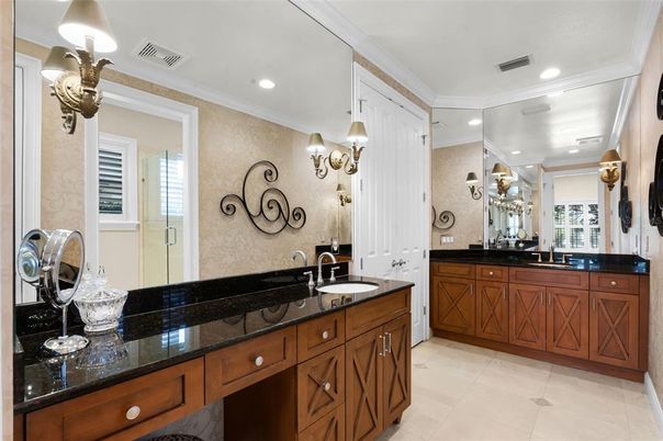 Bathroom, Dual Sink Vanities, Interior, Recessed Lighting