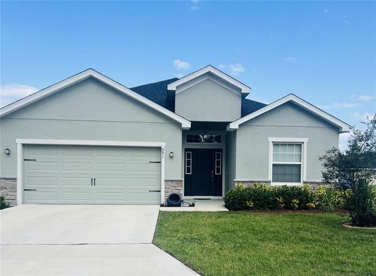 Attached, Exterior, Facade, American Craftsman