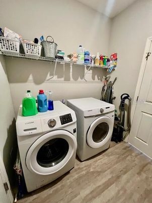 Interior, Washer, Wood Texture Flooring