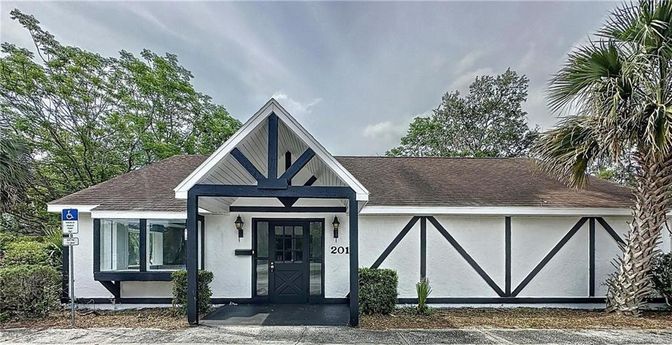 Exterior, Facade, Cape Cod