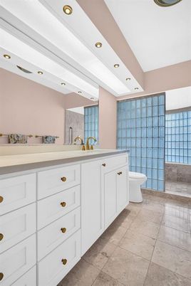 Bathroom, Dual Sink Vanities, Interior, Recessed Lighting