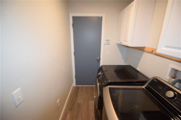 Interior, Washer, Wood Texture Flooring