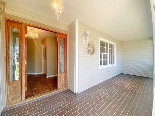 Chandelier, Empty room, Interior, Recessed Lighting