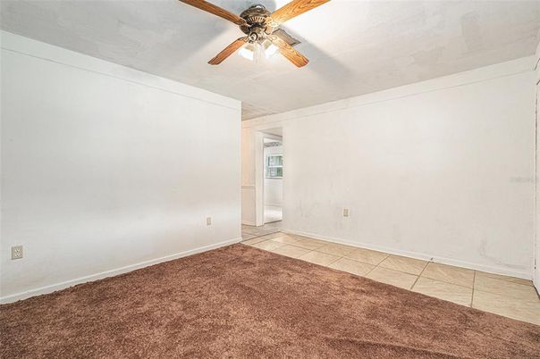 Empty room, Interior