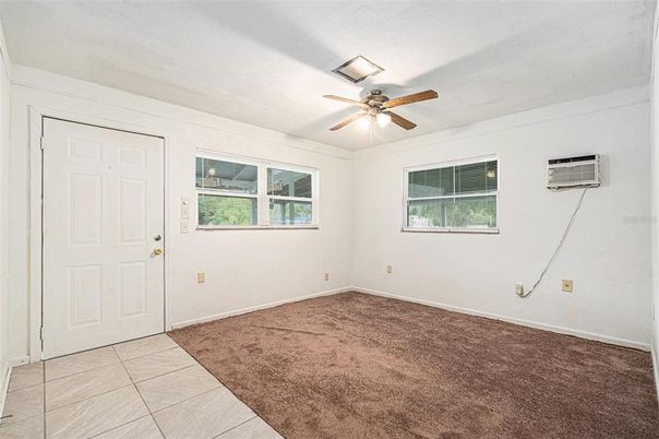 Empty room, Interior