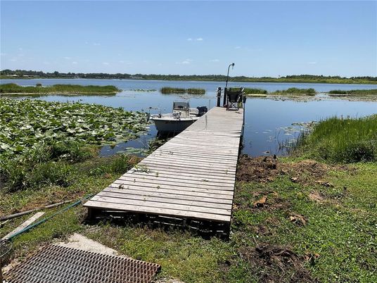 Exterior, Lake