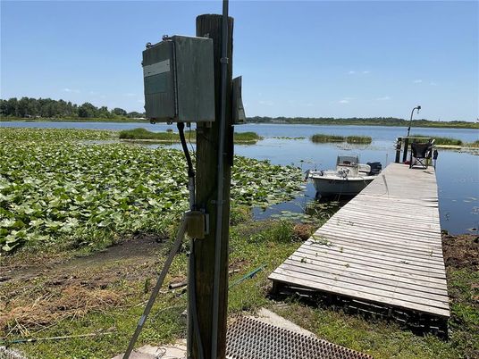 Exterior, Lake