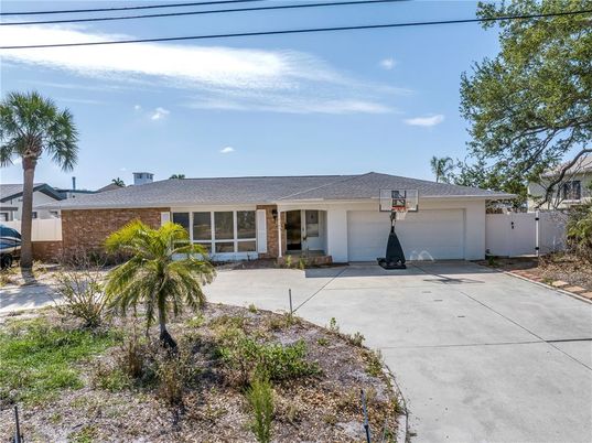 Attached, Exterior, Facade, Ranch