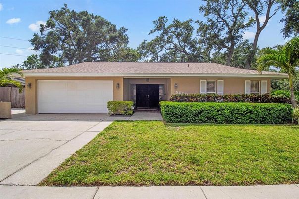Attached, Exterior, Facade, Ranch
