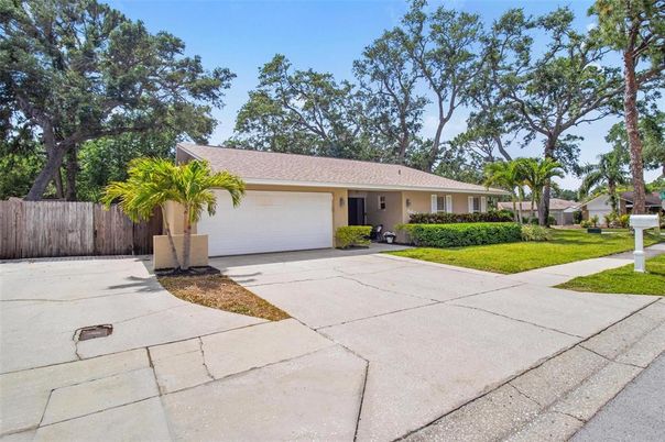Attached, Exterior, Facade, Ranch