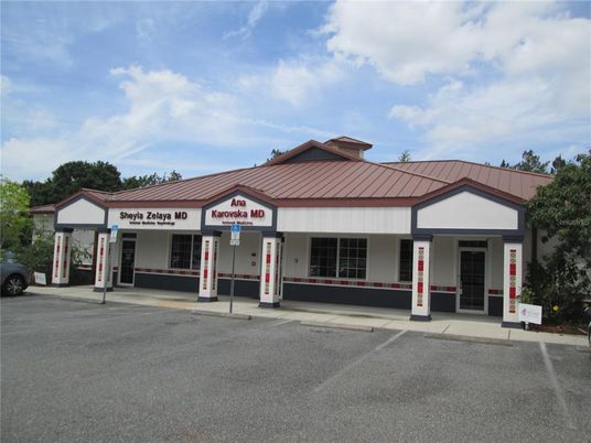 Exterior, Facade, Ranch
