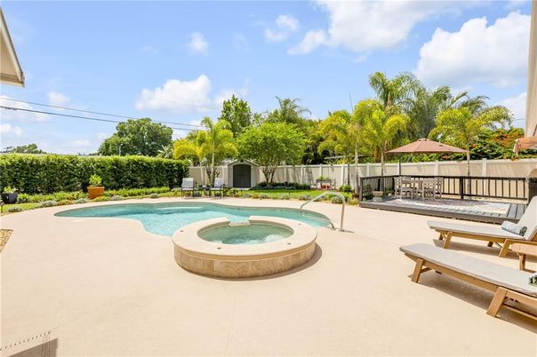 Exterior, Pool