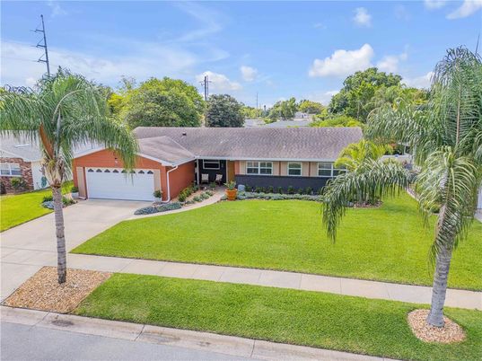 Attached, Exterior, Facade, Ranch