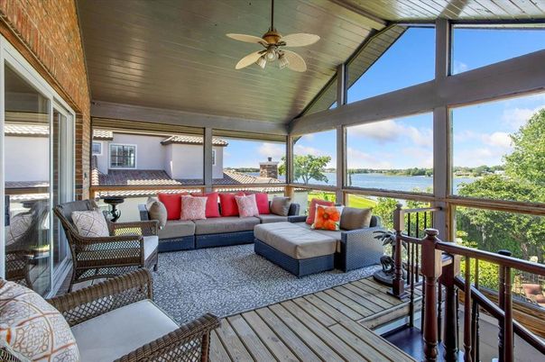 Interior, Living room, Sun Room, Water, Wood Texture Flooring