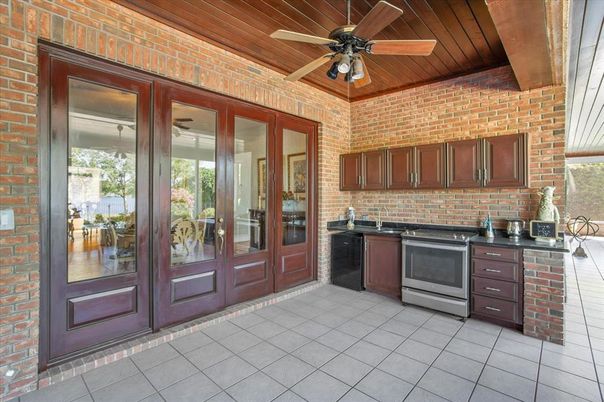 Exterior, Stainless Steel Appliances