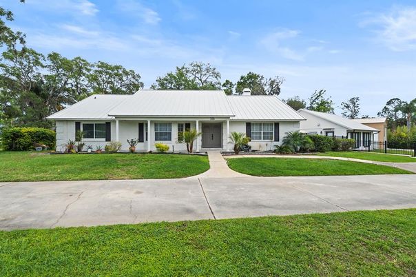 Backyard, Exterior, Facade, Ranch