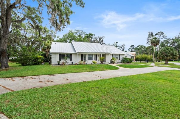 Backyard, Exterior, Facade, Ranch