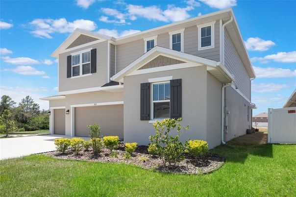 Attached, Exterior, Facade, American Craftsman