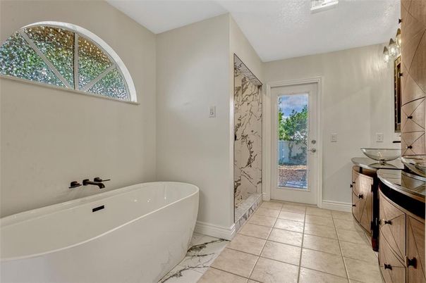 Bathroom, Free Standing Baths, Interior, Marble, Marble Walls