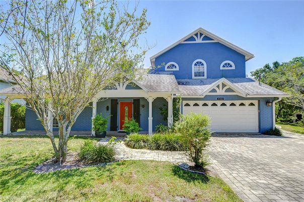 Attached, Exterior, Facade, American Craftsman