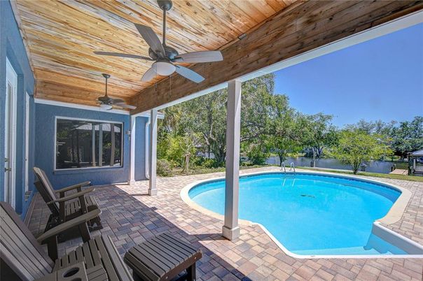 Exterior, Pool
