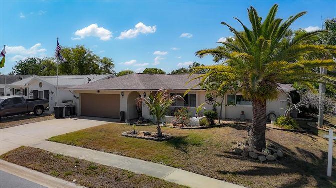 Attached, Exterior, Facade, Ranch