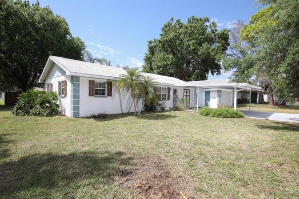 Backyard, Exterior, Facade, Ranch