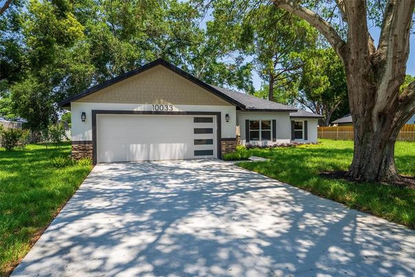 Attached, Exterior, Facade, Ranch