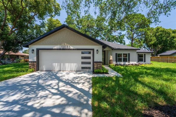 Attached, Exterior, Facade, Ranch
