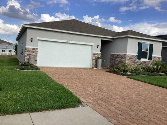 Attached, Exterior, Facade, Ranch