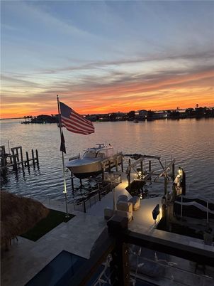 Exterior, Lake