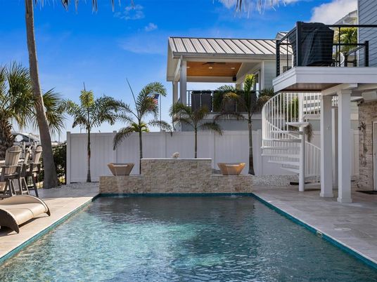 Exterior, Pool