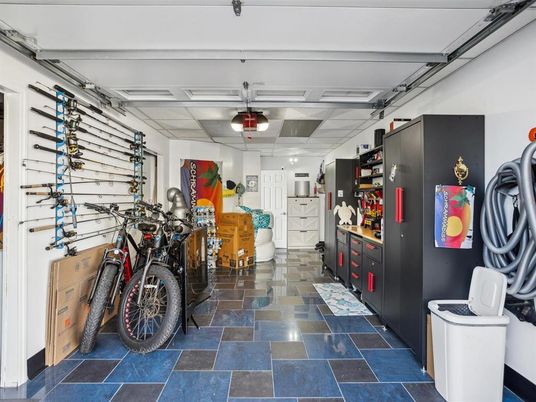 Garage, Interior